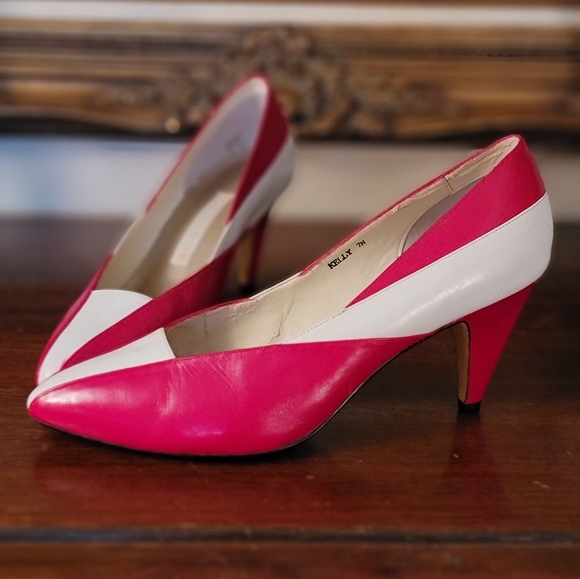 Adorable patent leather kitten heels - Picture 4 of 16